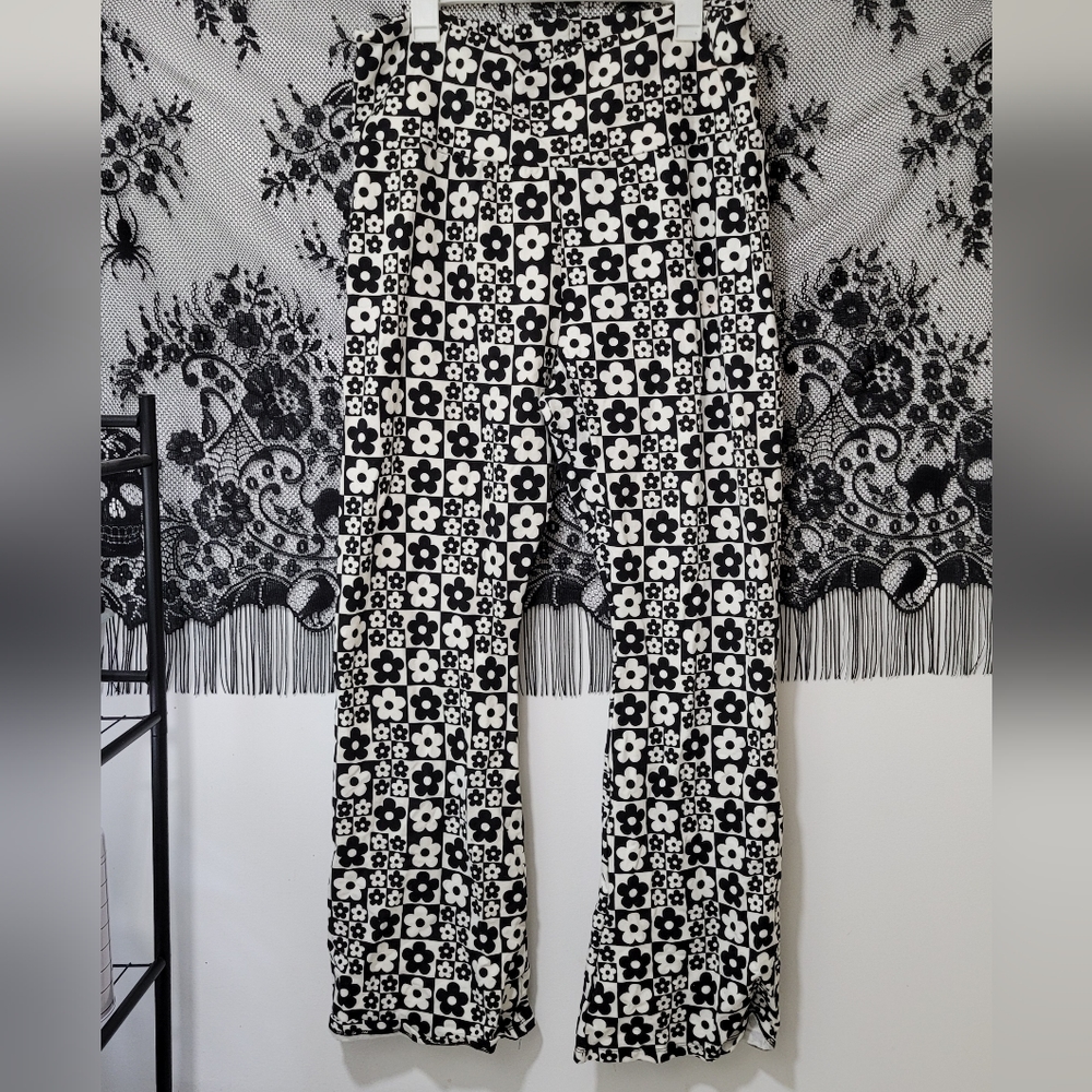 Black & white flower print Wild Fable flare pants
